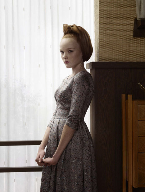 Erwin Olaf Victoria Portrait lambda print on Kodak Endura 50 x 40 inches127 x 101.6 cms