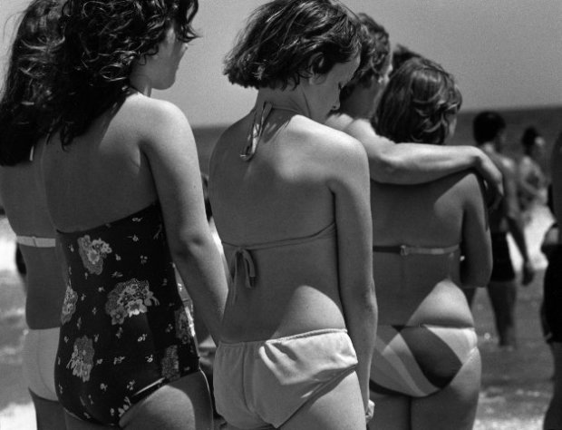 Joseph Szabo, Shy, Jones Beach, 1972