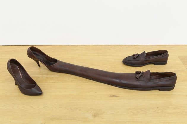 <span class="title">Casados<span class="title_comma">, </span></span><span class="year">2012</span>