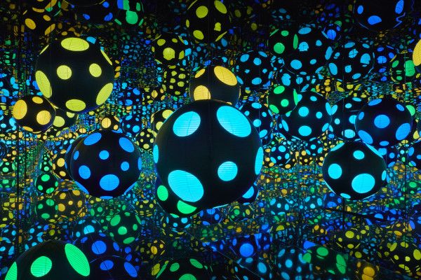 Yayoi Kusama, INFINITY MIRRORED ROOM - MY HEART IS DANCING INTO THE UNIVERSE, 2018