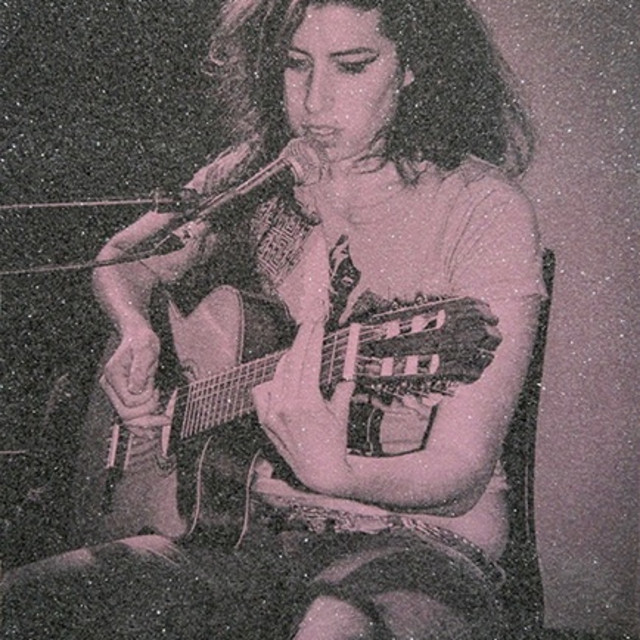 Amy Winehouse playing Live in Camden, London