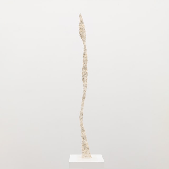 Stijn Ank, Untitled (20.2024), 2024 plaster, metal structure 128,9 x 9,5 x 8,5 cm | photo by Sebastian Schutyser