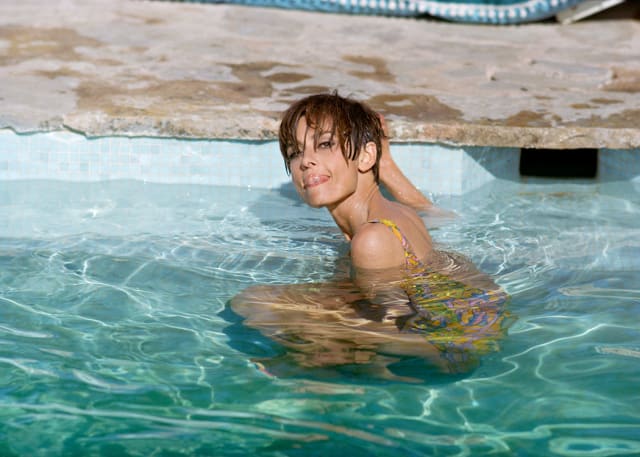 Terry O'Neill, Audrey Hepburn in Pool , 1966
