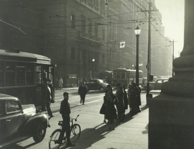 Charles Devenish Woodley, Downtown at the corner of King & Yonge Sts., 5:30 PM, 1940
