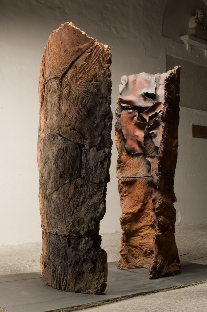 Nanni Valentini, Annunciazione, 1983-84, 200 cm h., grés, ph.Michele Sereni