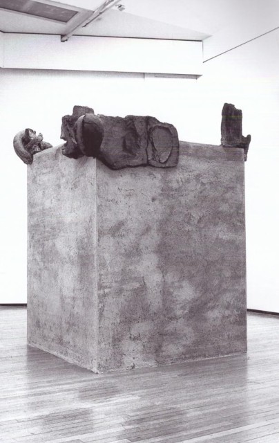 Nanni Valentini, Dialogo, 1982-83, 240 cm h. terracotta vetrificata