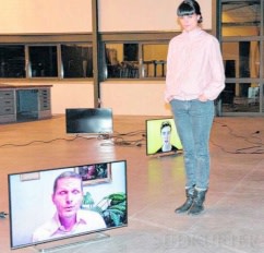 ANAHITA RAZMI / Vielsagendes Stimmengewirr in der Bilhauerwerkstatt
