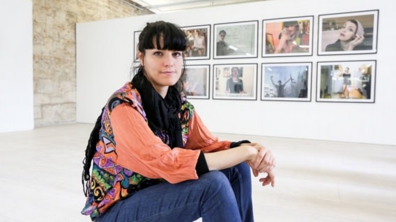 ANAHITA RAZMI / Das Internet erobert den Museumsraum