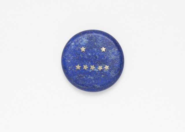 Lin Cheung, Delayed Reactions - Non Plus, 2018, Brooch, Lapis Lazuli, 18ct Gold, ⌀ 70mm.