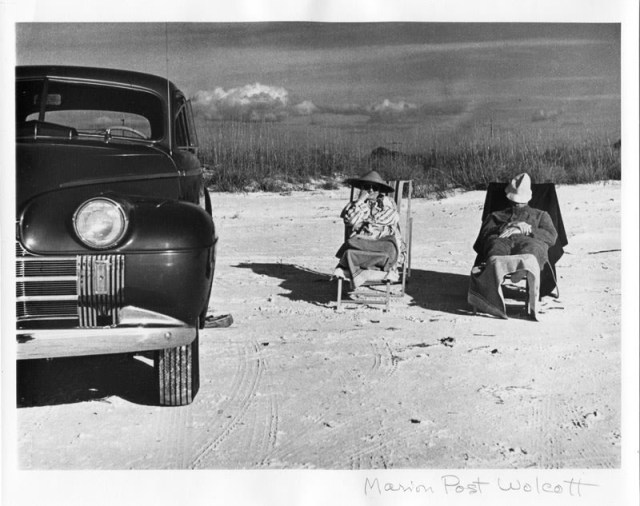 Marion Post Wolcott Winter Tourists Relaxing on Beach Near Trailer Park, Sarasota, Florida, 1939 Signed, in pencil, au recto Signed, titled, and dated, in pencil, au verso Printed in 1977 image on 8 x 10 inch (20.32 x 25.40 cm) Selenium toned gelatin silver paper 7 x 9 1/4 in 17.78 x 23.5 cm