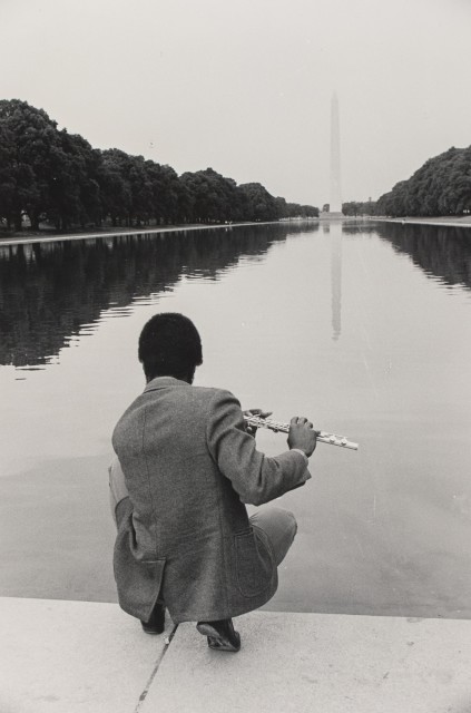 Monumental Flute, 1968 © The Estate of Jill Freedman / courtesy Stephen Bulger Gallery