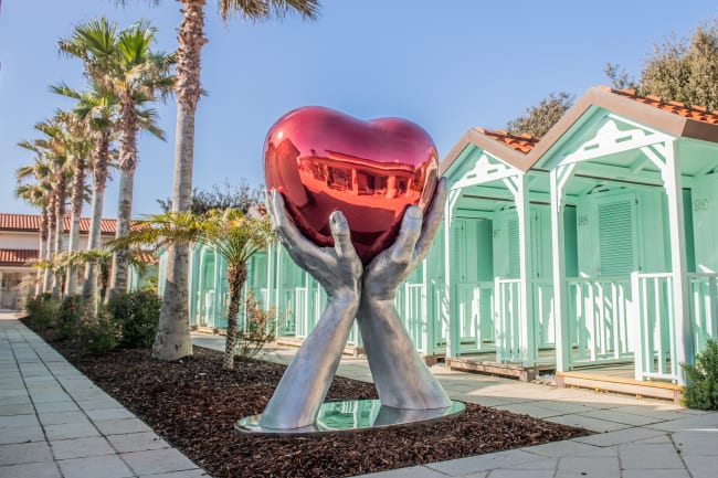 Lorenzo Quinn, All We Need Is Love, Forte dei Marmi
