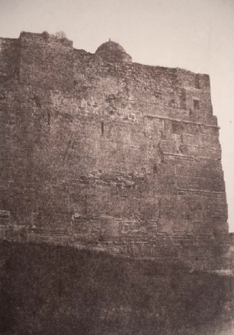 Auguste Salzmann, Jérusalem, Enceinte du Temple, Face-Sud de l'angle Sud-Est", 1854-1856