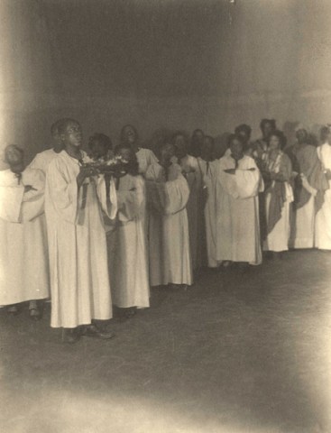 Doris Ulmann, Church group in white robes, c. 1920s