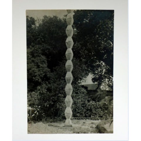 Constantin Brancusi, Endless Column in Voulangis, 1926