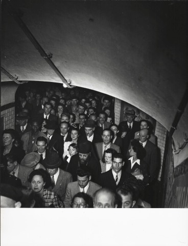 Robert Doisneau, Le Metro, 1945