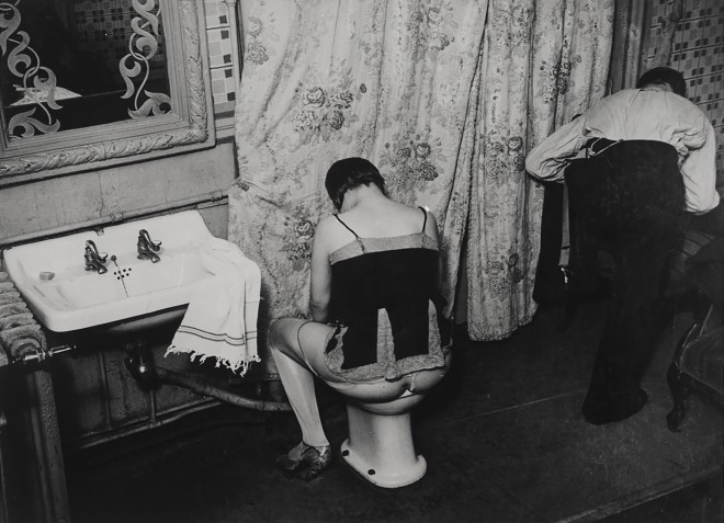 Brassaï, La toilette dans un hôtel de passe, rue Quincampoix, 1932