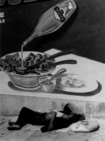 brassai, Clochard dormant à Marseille, 1937