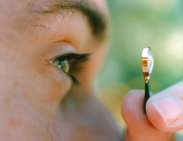 Cynthia Greig, Magnifying Glass (with eye), 2001