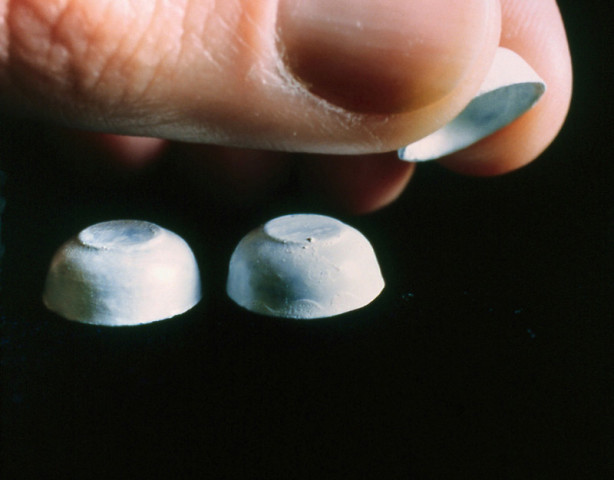 Cynthia Greig, Shell Game, 2001