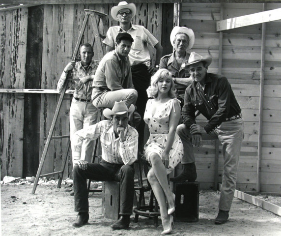 Elliott Erwitt, Arthur Miller, Frank Taylor (producer), Ely Wallach, John Houston, Montgomery Clift, Marilyn Monroe and Clark Gable, "The Misfits" set, Reno, Nevada, 1961