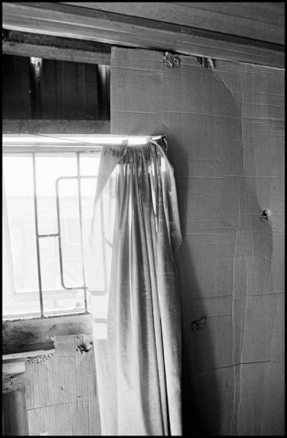 Larry Towell, Interior of AIDS Patient's home, Gugulethu Township, Cape Town, South Africa [14], 2008