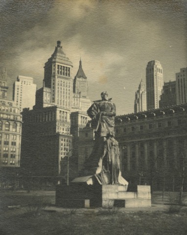 Alexander Artway, Untitled (Statue in New York City), circa 1935