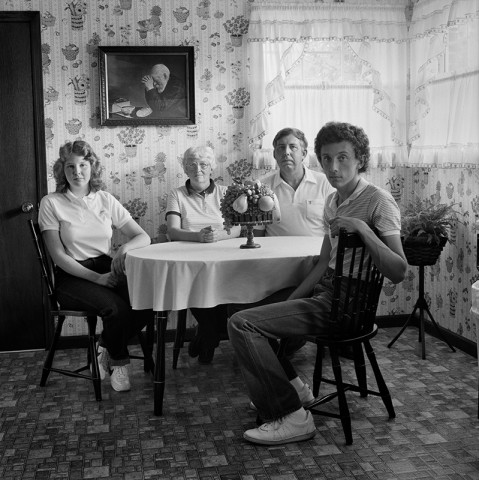 Rosalind Fox Solomon, Pikeville, Tennessee [The DeWeese Family], 1984