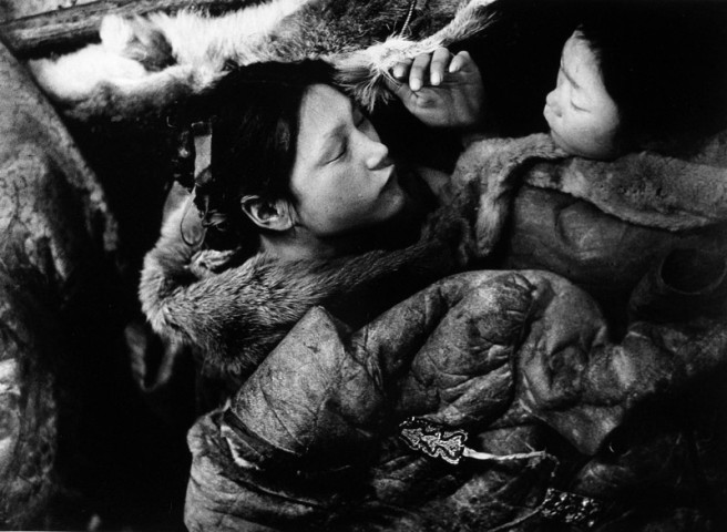 Richard Harrington, Padlei, NWT [2 Inuit girls asleep in their igloo], 1950