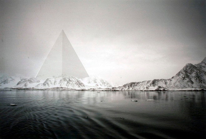 Sarah Anne Johnson, Triangle, 2011