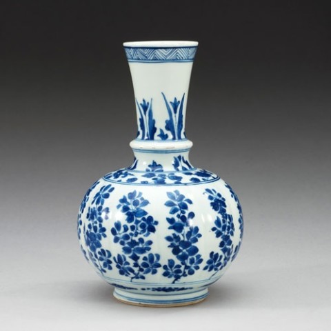 A CHINESE BLUE AND WHITE BOTTLE VASE, Kangxi (1662-1722)