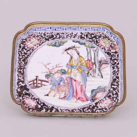 A CANTON CANTED SQUARE ENAMEL TRAY, Qianlong (1736 – 1795)