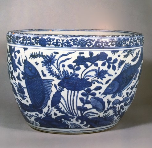 AN EXTREMELY FINE BLUE AND WHITE FISH BOWL, Mid 16th century