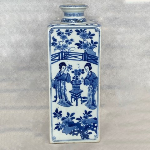 A FINE AND RARE PAIR OF CHINESE BLUE AND WHITE FLASKS, Kangxi (1662-1722)