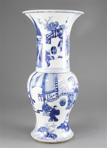 A FINE CHINESE BLUE AND WHITE YEN-YEN VASE, Kangxi (1662-1722)