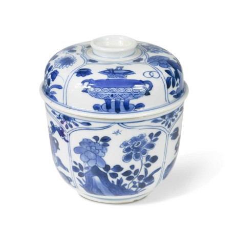 A CHINESE KANGXI BLUE AND WHITE BOWL AND COVER, Kangxi (1662 - 1722)