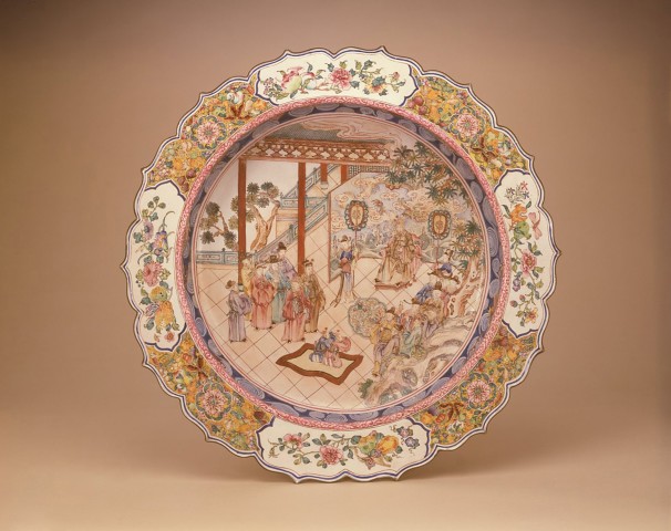 A RARE FAMILLE ROSE CANTON ENAMEL DEEP DISH, Qianlong (1736 - 1795)