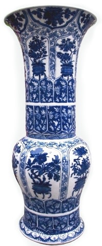 A FINE CHINESE BLUE AND WHITE PETAL MOULDED YENYEN VASE , Kangxi (1662 - 1722)