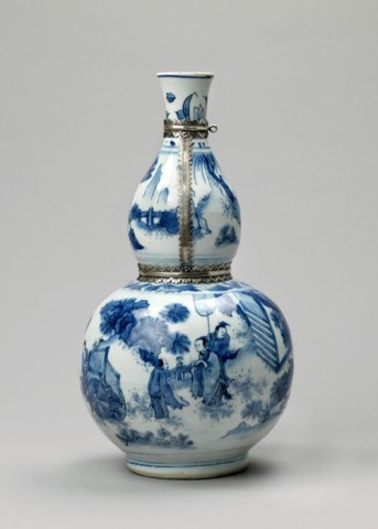 A FINE TALL CHINESE BLUE AND WHITE TRANSITIONAL SILVER-MOUNTED DOUBLE GOURD VASE, : Transitional ca 1650
