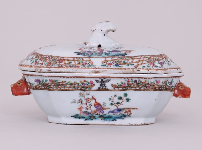 CHINESE FAMILLE ROSE EXPORT ARMORIAL SAUCE TUREEN AND COVER , Qianlong (1736-1795)