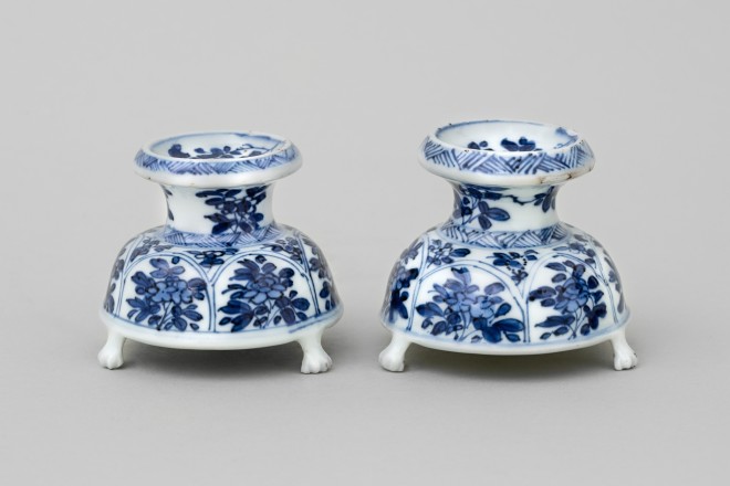 A PAIR OF CHINESE SALT CELLARS, Kangxi (1662-1722) probably before 1700