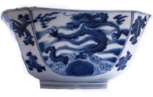 A FINE CHINESE BLUE AND WHITE BOWL, Kangxi (1662-1722)