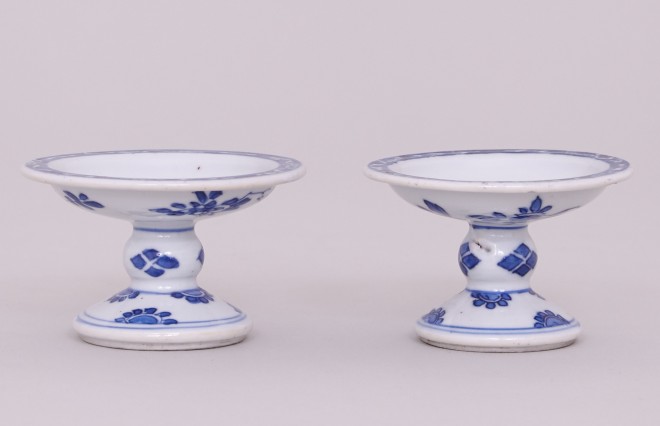 A NEAR PAIR OF CHINESE BLUE & WHITE SALTS, Kangxi (1662-1722)