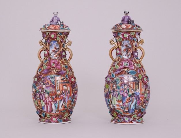 A PAIR OF FINE MANDARIN PATTERN VASES AND COVERS, Qianlong (1736-1795)