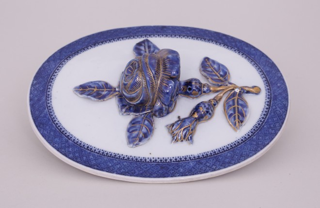 A CHINESE BLUE AND WHITE EXPORT ‘MARIEBERG’ PUDDING FORM, Qianlong (1736-1795)