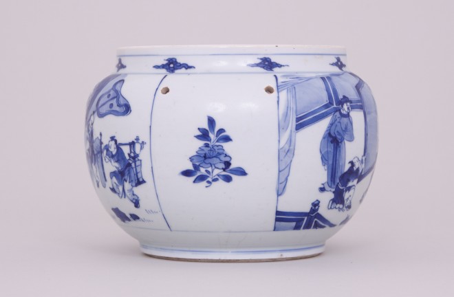 A CHINESE BLUE AND WHITE JAR, Kangxi (1662-1722)