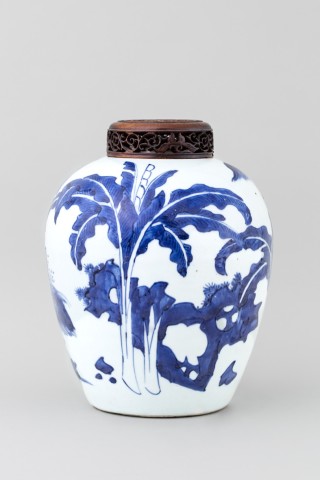 A BLUE AND WHITE CHINESE TRANSITIONAL VASE, Transitional 17th century