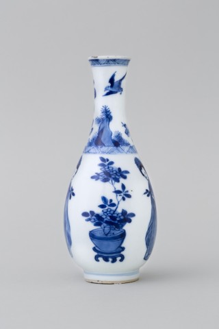 A CHINESE MINIATURE BLUE AND WHITE BOTTLE VASE, Kangxi (1662 – 1722)