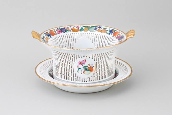 A FAMILLE ROSE RETICULATED BASKET AND STAND, Qianlong (1736 – 1795)