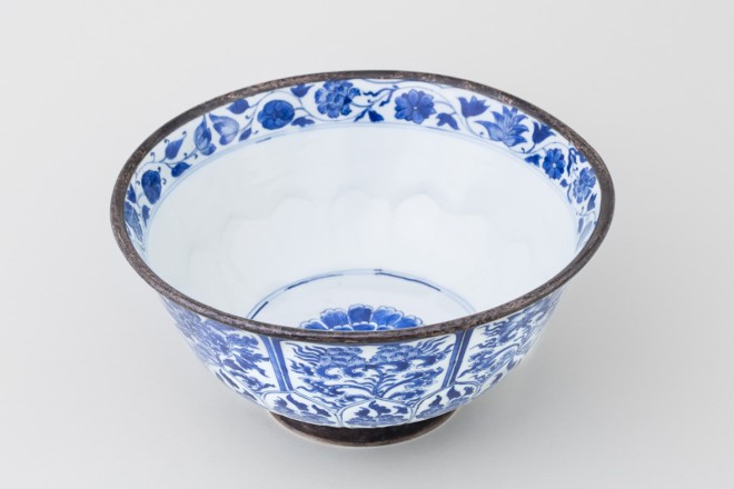A LARGE CHINESE KANGXI BLUE AND WHITE BOWL , Kangxi (1662 – 1722)